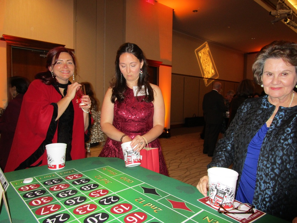 casino-theme-party-decorations